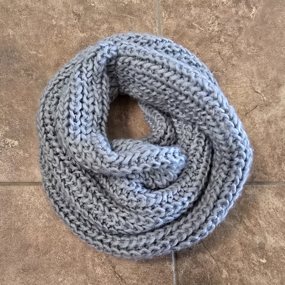 Gray Chunky Knit | DIVIDED | Infinity Scarf